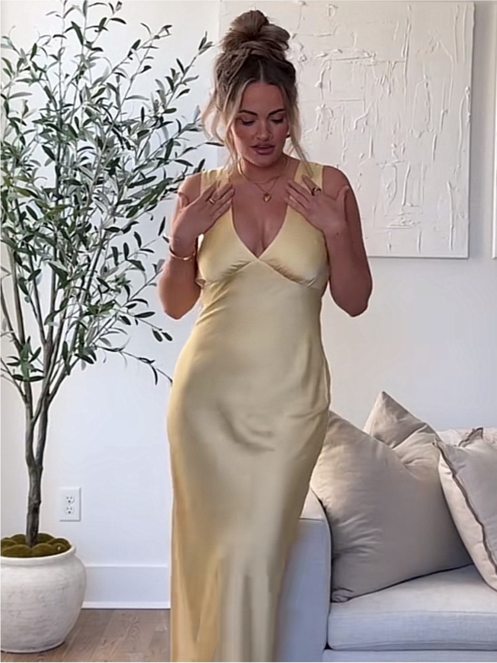 Abercrombie & Fitch Butter Yellow V-Neck Maxi Dress - Picture 2 of 6